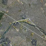 Vue d’ensemble des trois axes, avec le trajet approximatif de la Mercedes en jaune.