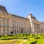 Lieu directement traversé : Le Palais royal de Belgique, à Bruxelles.
