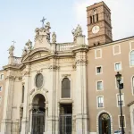 À Rome, l’alignement aboutit à la Basilique Sainte-Croix-de-Jérusalem. Photo : Livioandronico2013, Wikimedia Commons, CC BY-SA 3.0.