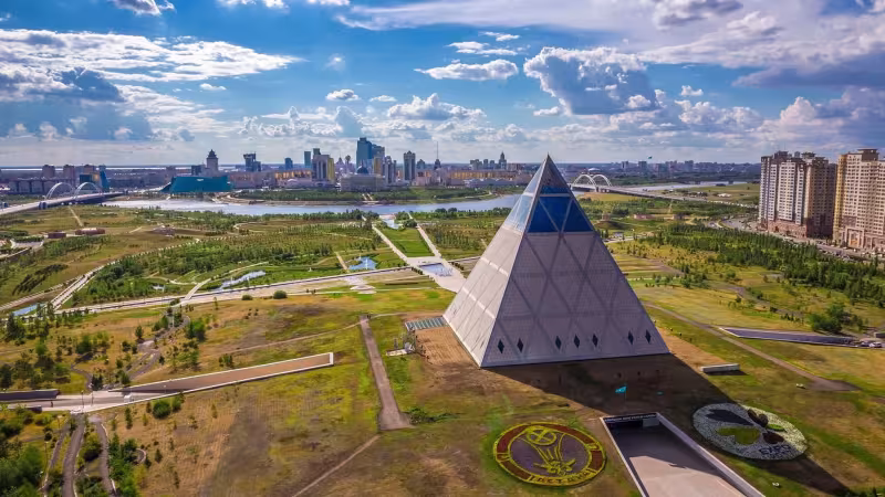 Le Palais de la paix et de la réconciliation d’Astana, au Kazakhstan. Photo : skyway.travel