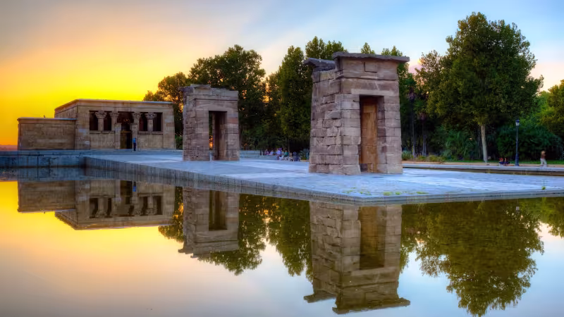 Le temple de Debod, à Madrid. Photo : Jiuguang Wang, 2012, CC BY-SA 2.0.